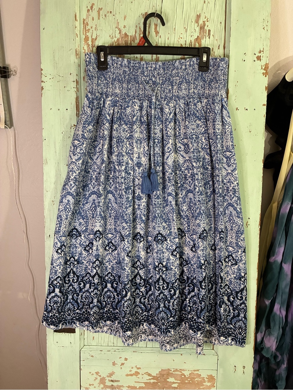 Women’s J Jill Blue & white paisley print Smocked Waist Midi Skirt
